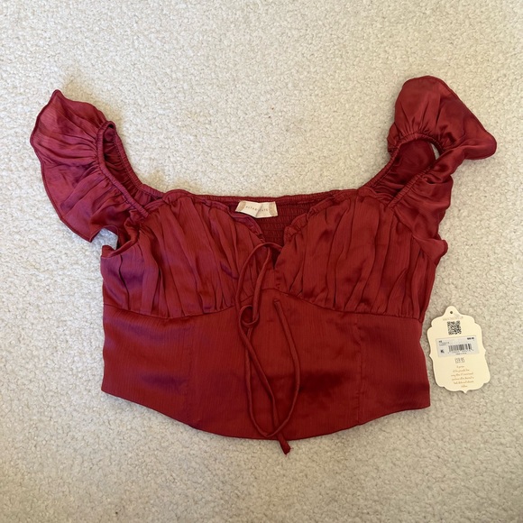 Elegant Red Women's Top - Picture 1 of 3